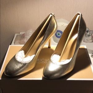 Michael Kors Flex Pump Pale Gold Size 7